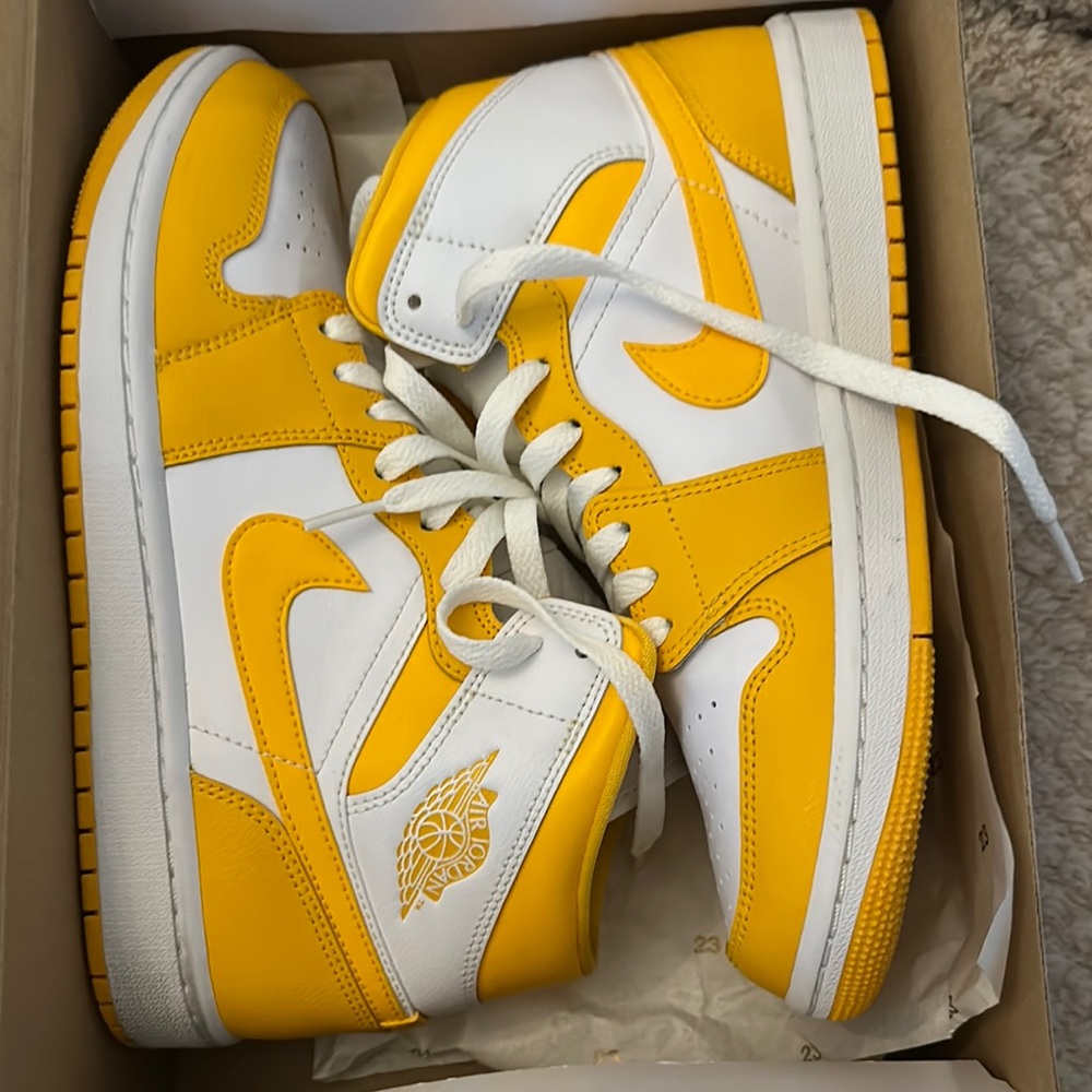 Nike Air Jordan 1 Mid in White and Gold nice yellow white women’s size 9.5 Nike
